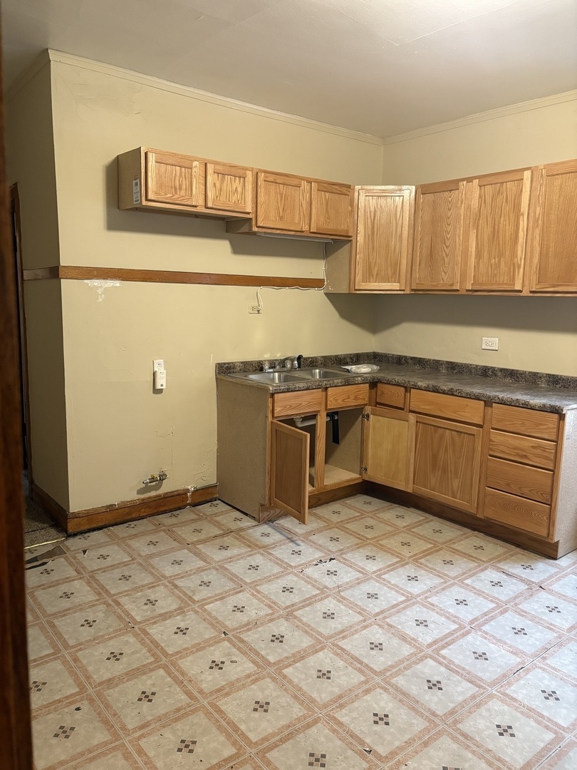 7036 S Artesian Avenue, Chicago, IL 60629