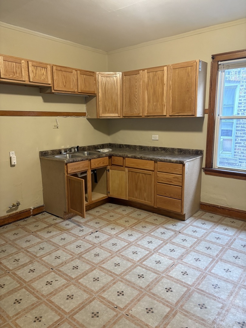 7036 S Artesian Avenue, Chicago, IL 60629