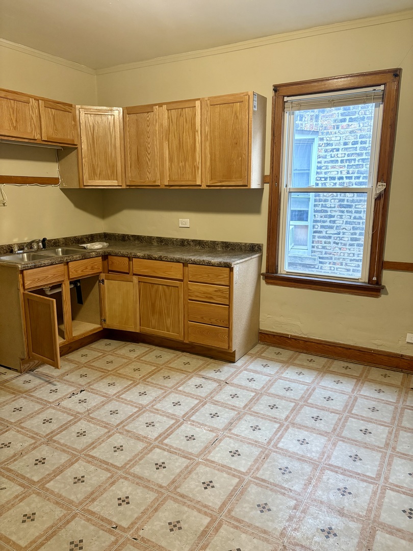 7036 S Artesian Avenue, Chicago, IL 60629