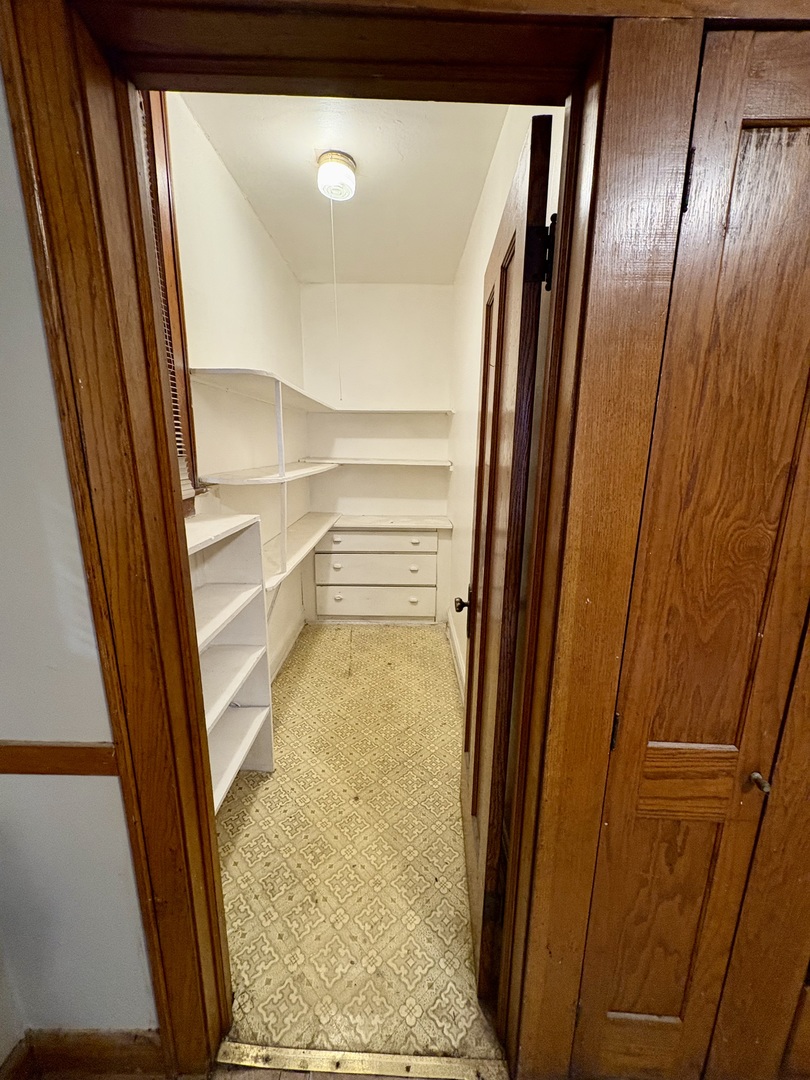 7036 S Artesian Avenue, Chicago, IL 60629