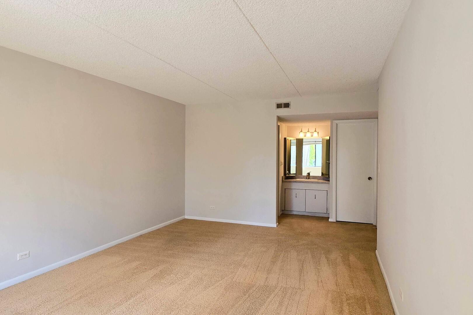 690 Chandler Road #207, Gurnee, IL 60031