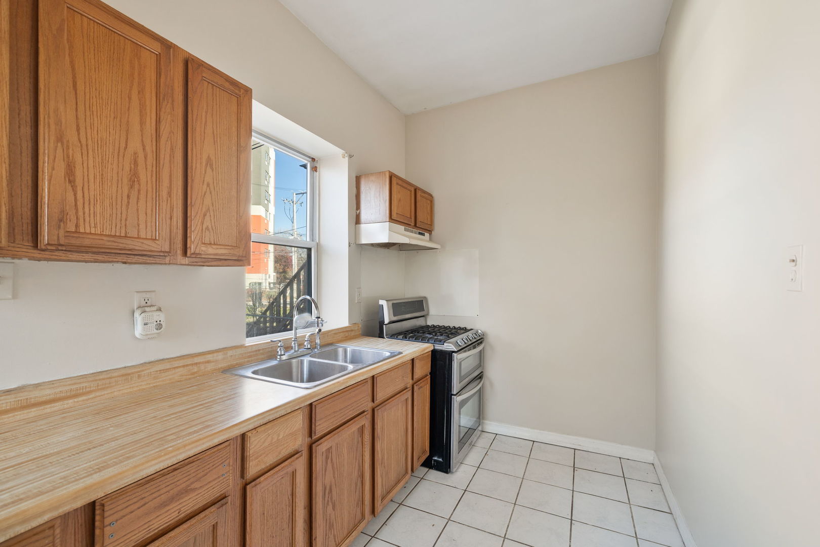 750 E 69th Place, Chicago, IL 60637