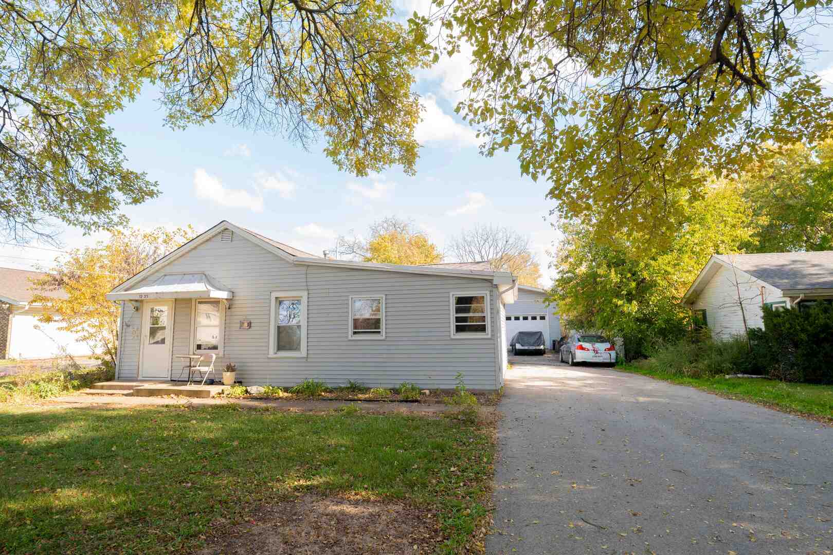 1225 S Lawler Avenue, Lombard, IL 60148