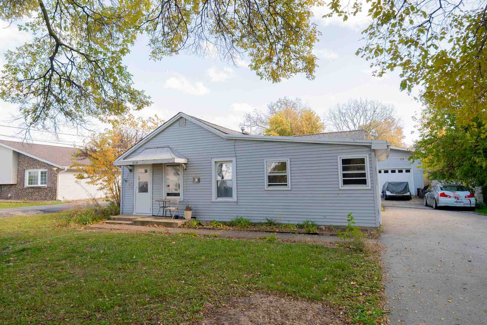 1225 S Lawler Avenue, Lombard, IL 60148