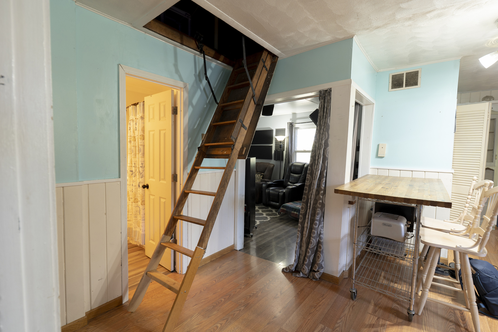 1225 S Lawler Avenue, Lombard, IL 60148