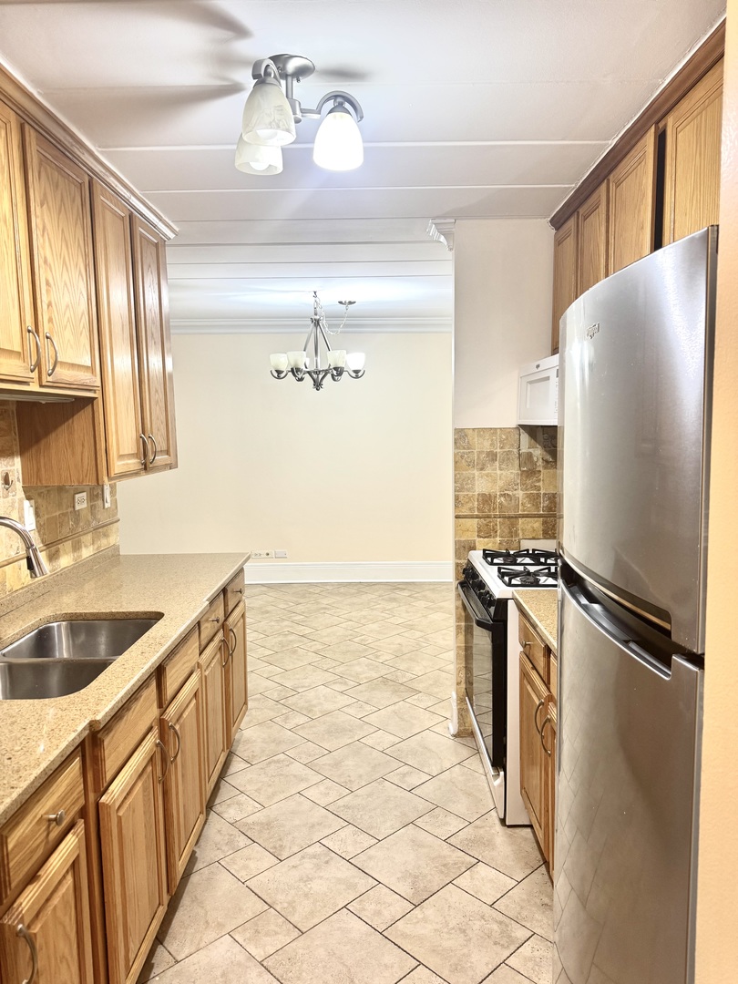 300 S Roselle Road #207, Schaumburg, IL 60193