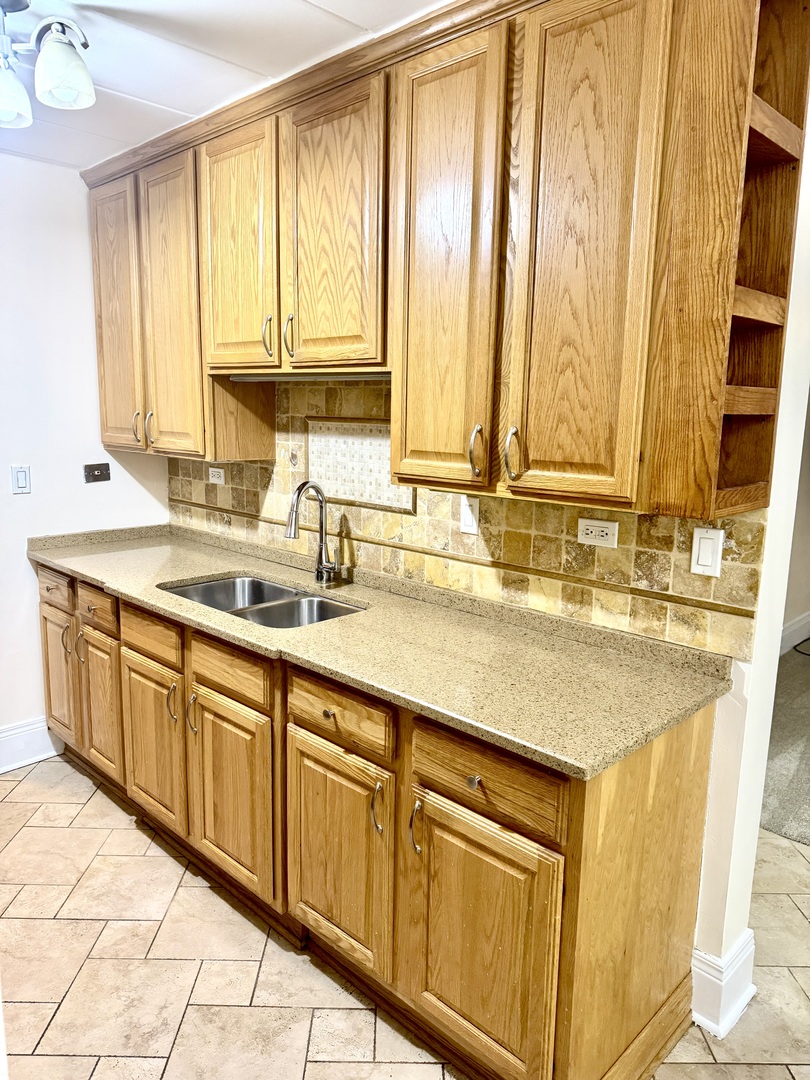 300 S Roselle Road #207, Schaumburg, IL 60193