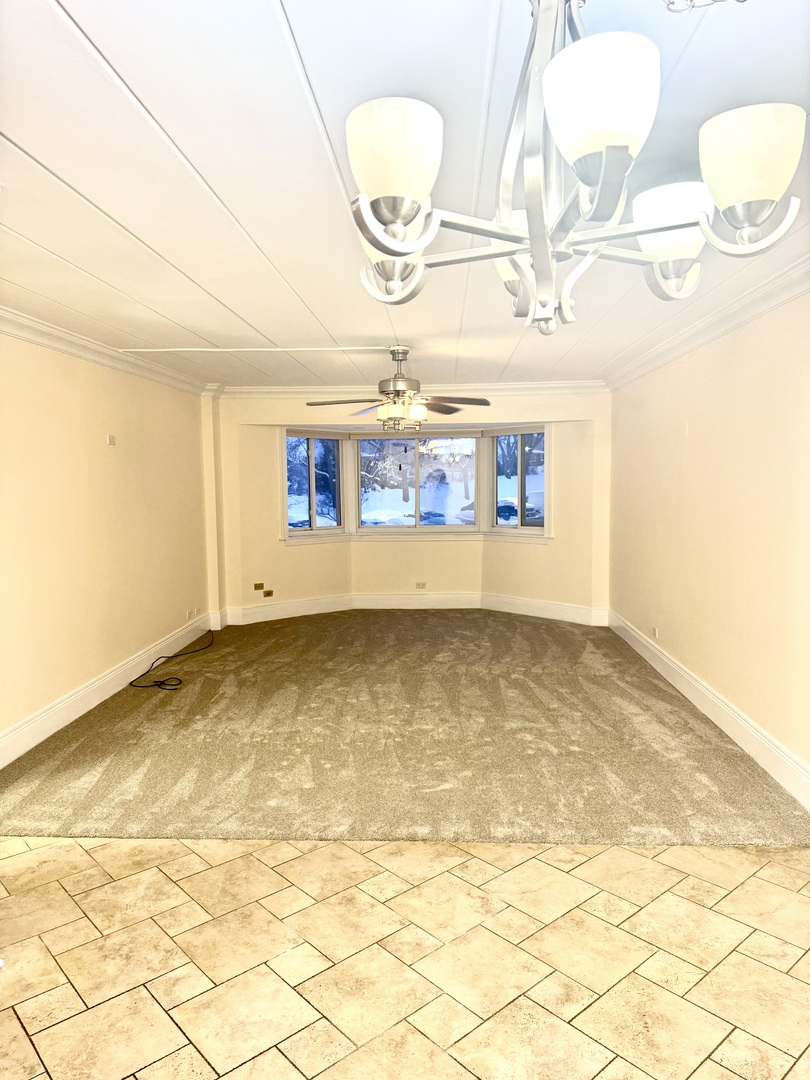 300 S Roselle Road #207, Schaumburg, IL 60193