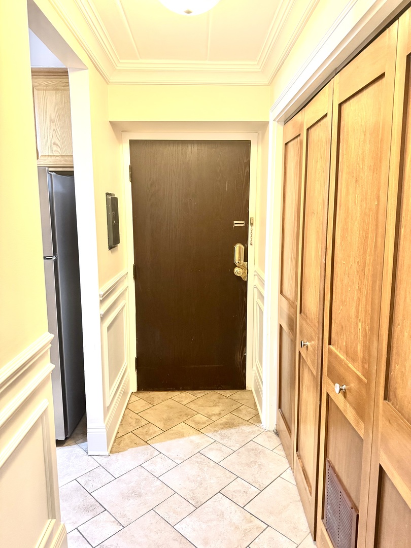 300 S Roselle Road #207, Schaumburg, IL 60193