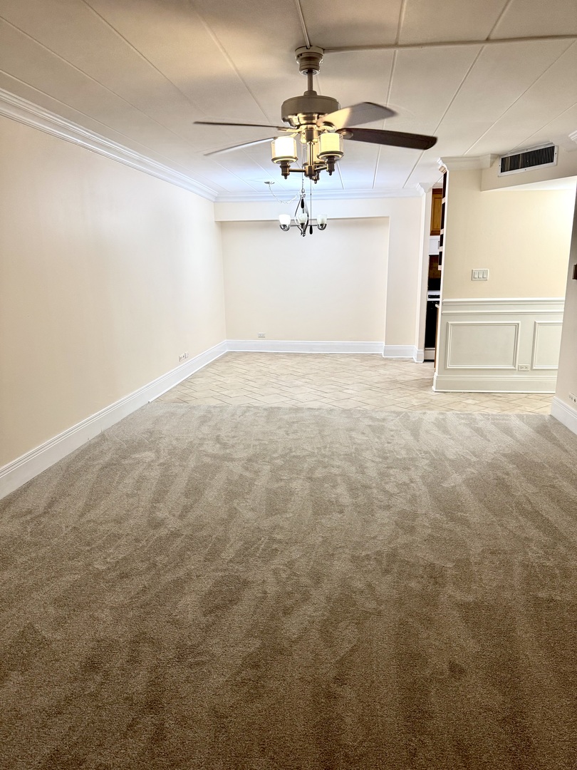 300 S Roselle Road #207, Schaumburg, IL 60193