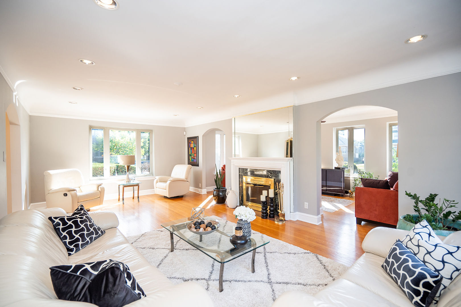 10656 S Oakley Avenue, Chicago, IL 60643