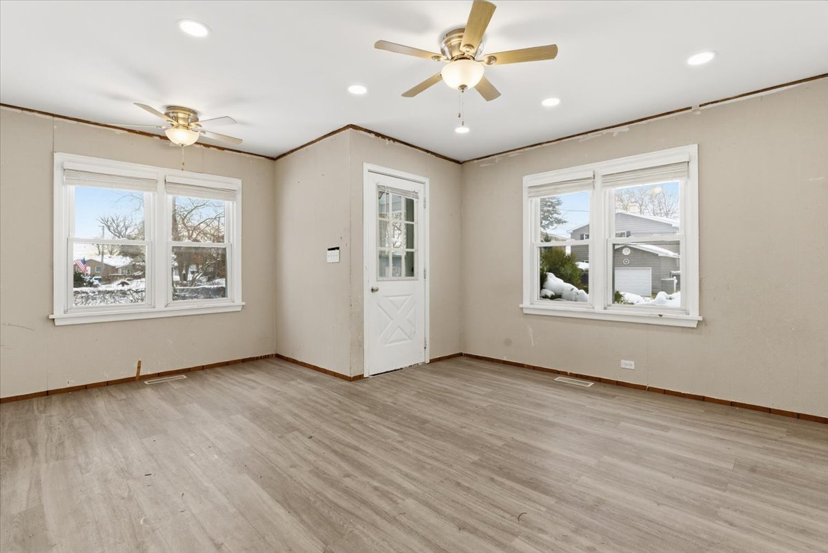 33759 N Lake Shore Drive, Grayslake, IL 60030