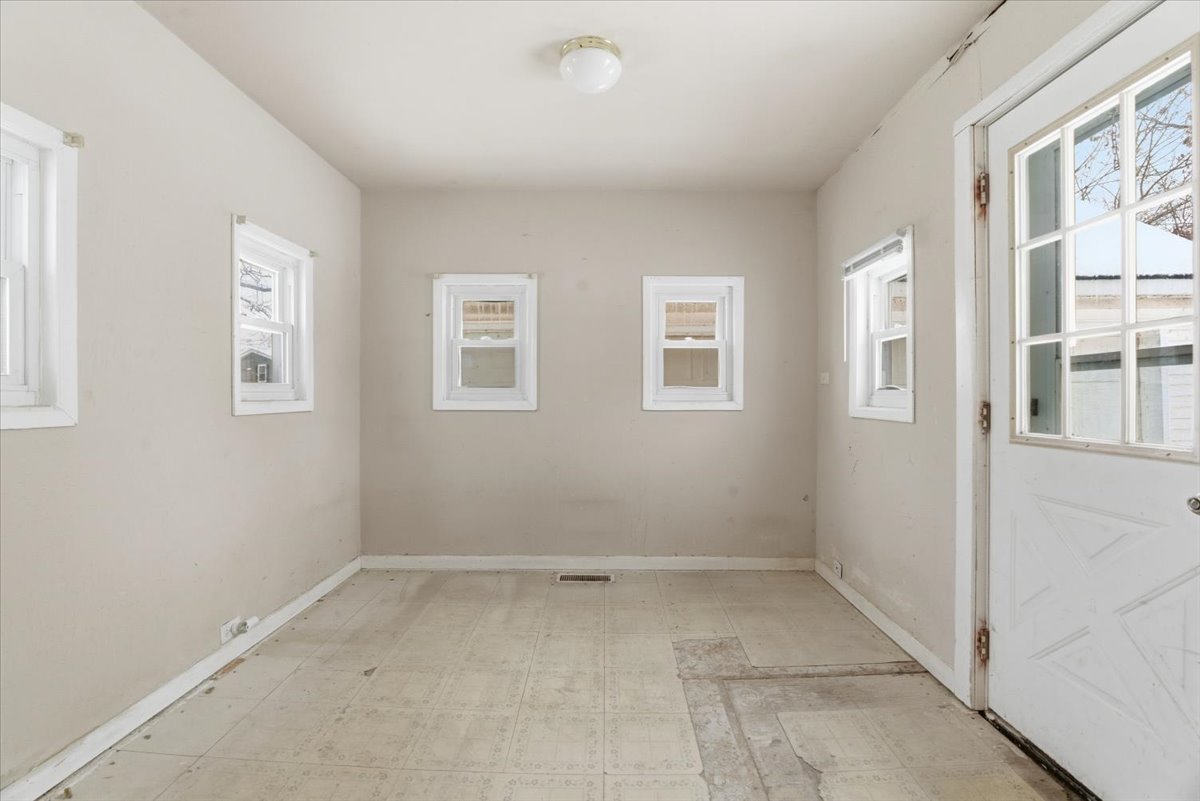 33759 N Lake Shore Drive, Grayslake, IL 60030