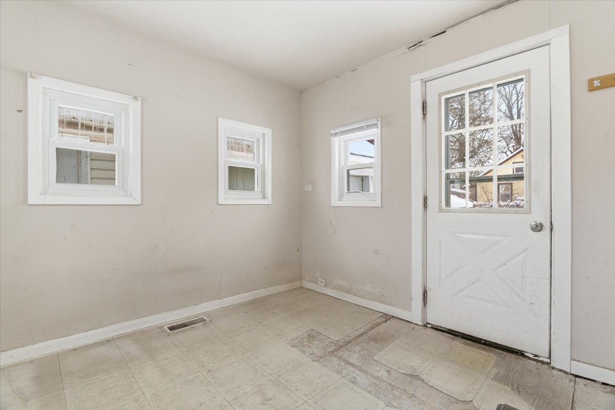 33759 N Lake Shore Drive, Grayslake, IL 60030