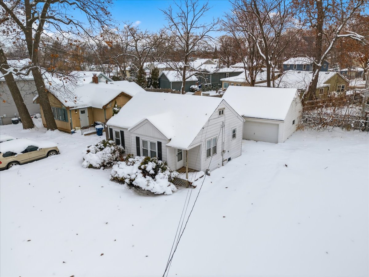 33759 N Lake Shore Drive, Grayslake, IL 60030