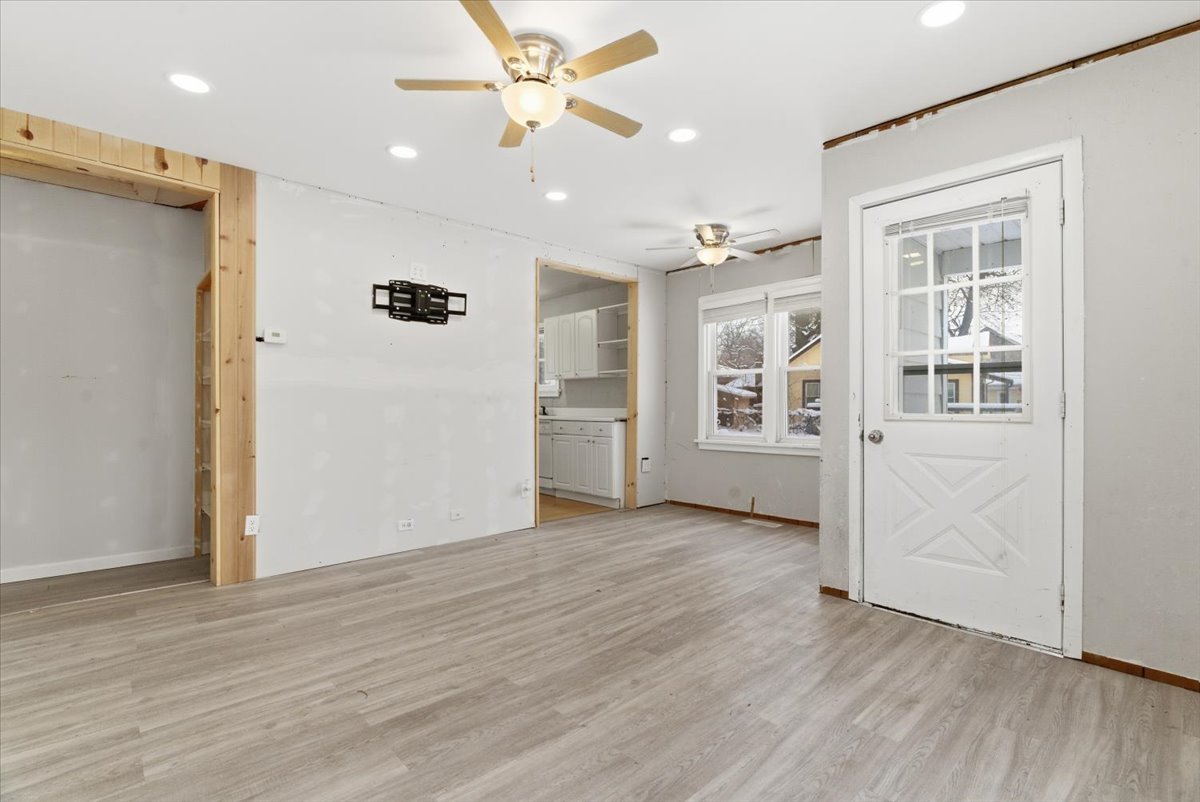 33759 N Lake Shore Drive, Grayslake, IL 60030