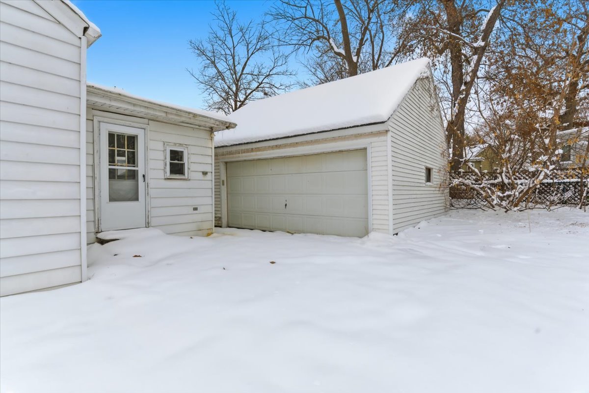 33759 N Lake Shore Drive, Grayslake, IL 60030