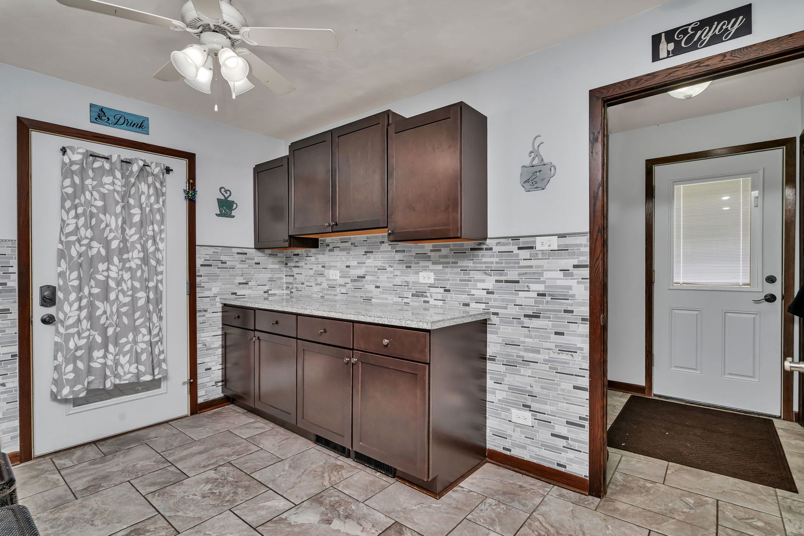 24556 W Lancelot Lane, Shorewood, IL 60404