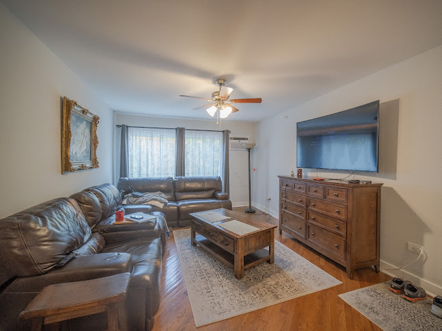 10086 S 84TH Terrace #303, Palos Hills, IL 60465