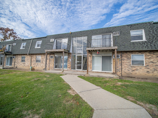 10086 S 84TH Terrace #303, Palos Hills, IL 60465