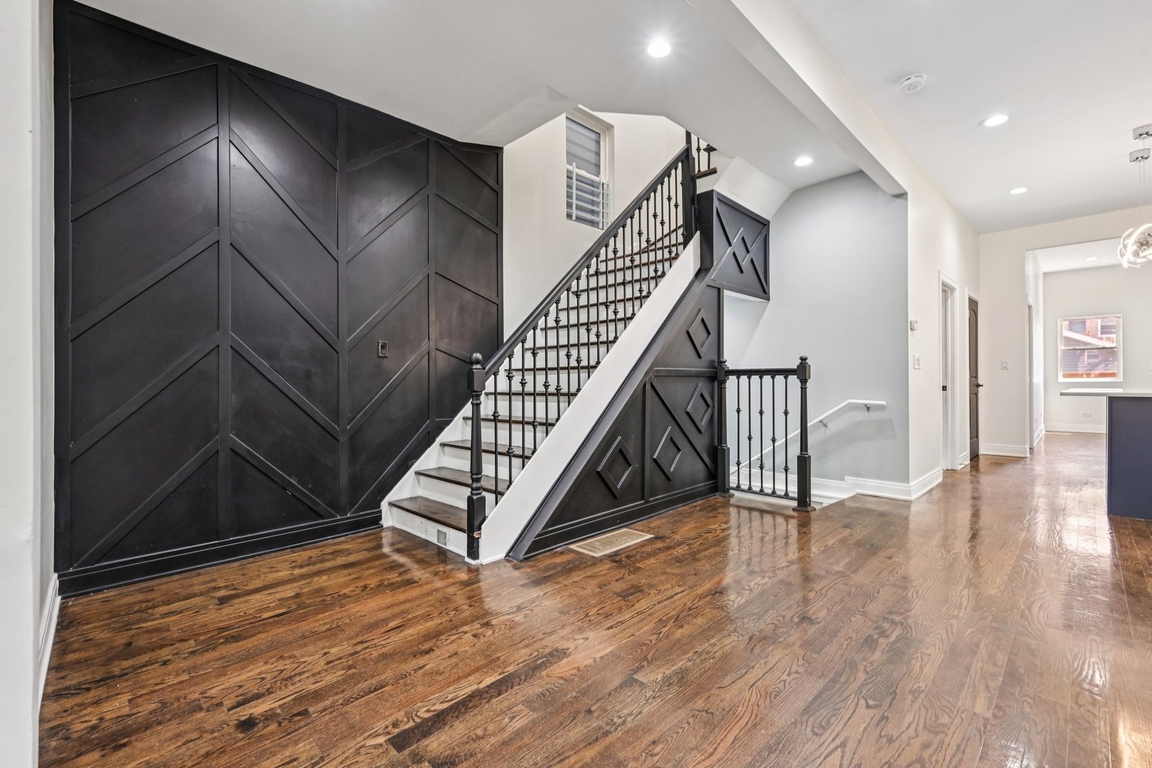 6547 S Langley Avenue, Chicago, IL 60637