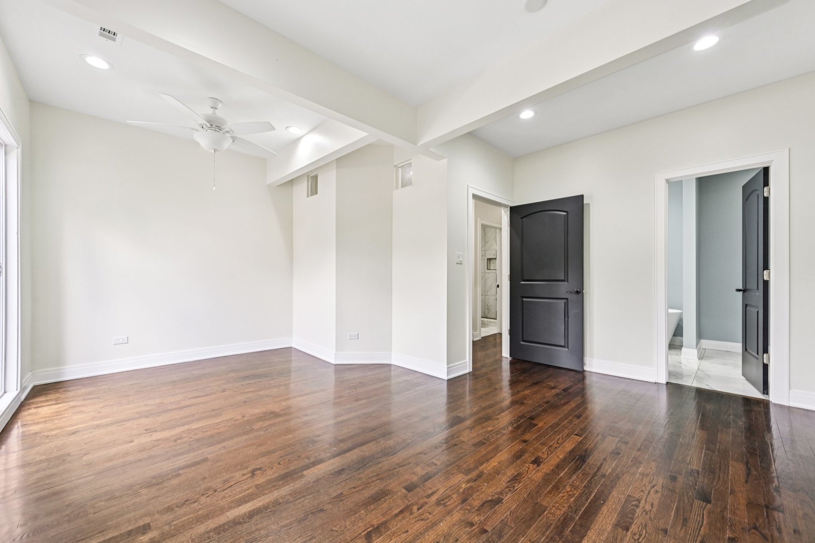 6547 S Langley Avenue, Chicago, IL 60637