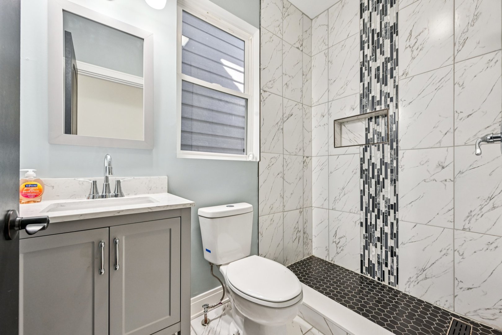 6547 S Langley Avenue, Chicago, IL 60637