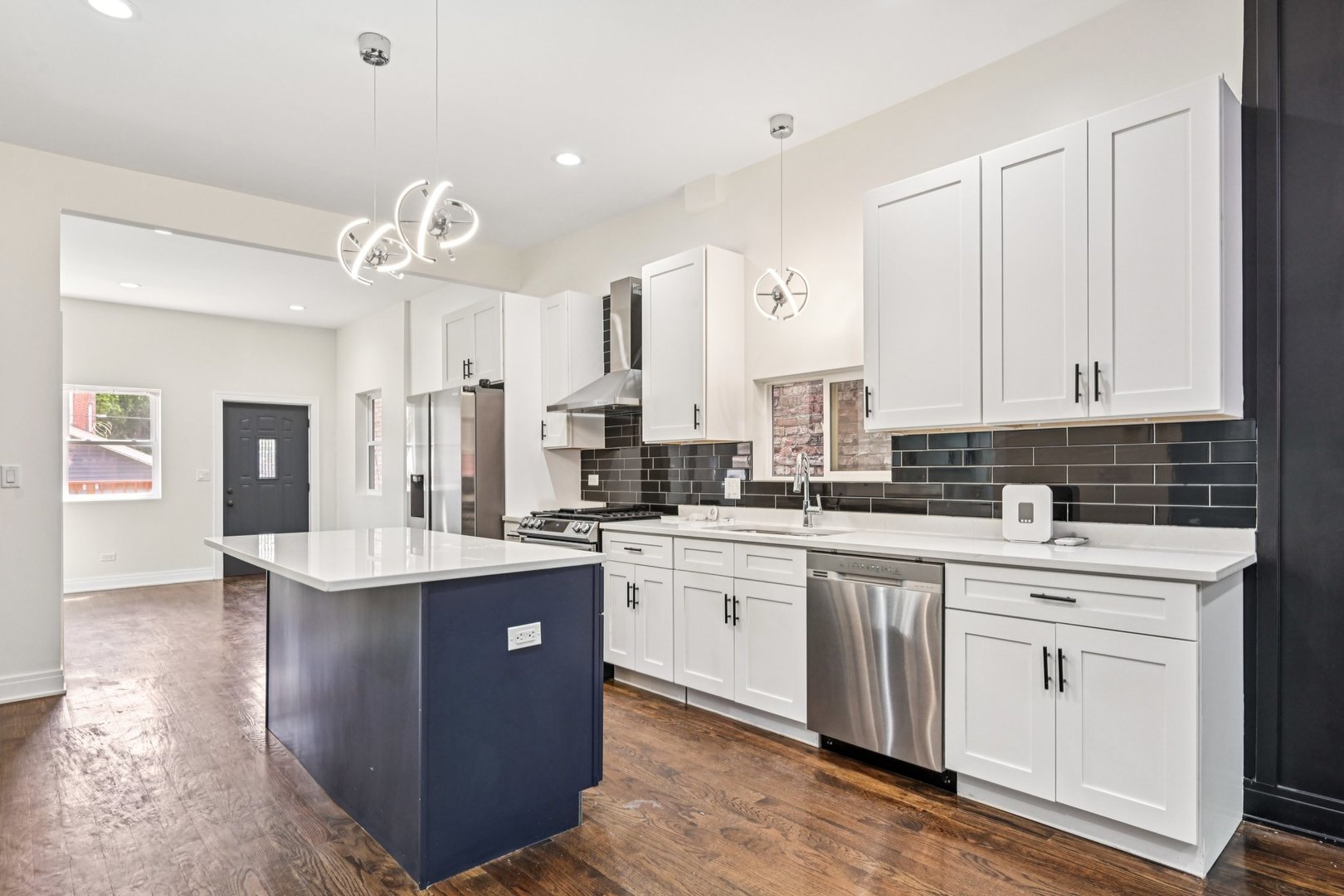 6547 S Langley Avenue, Chicago, IL 60637