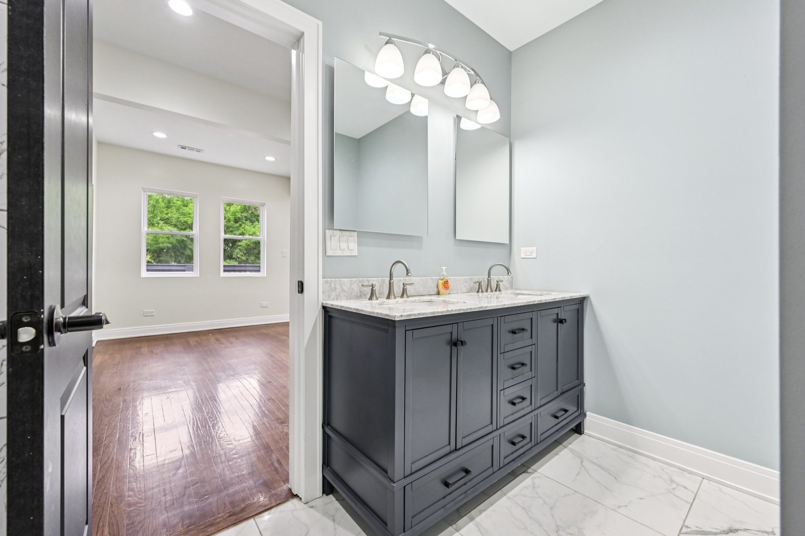 6547 S Langley Avenue, Chicago, IL 60637