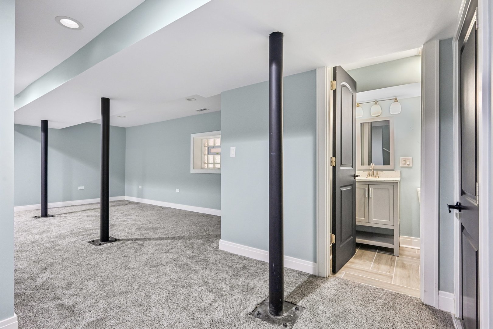 6547 S Langley Avenue, Chicago, IL 60637