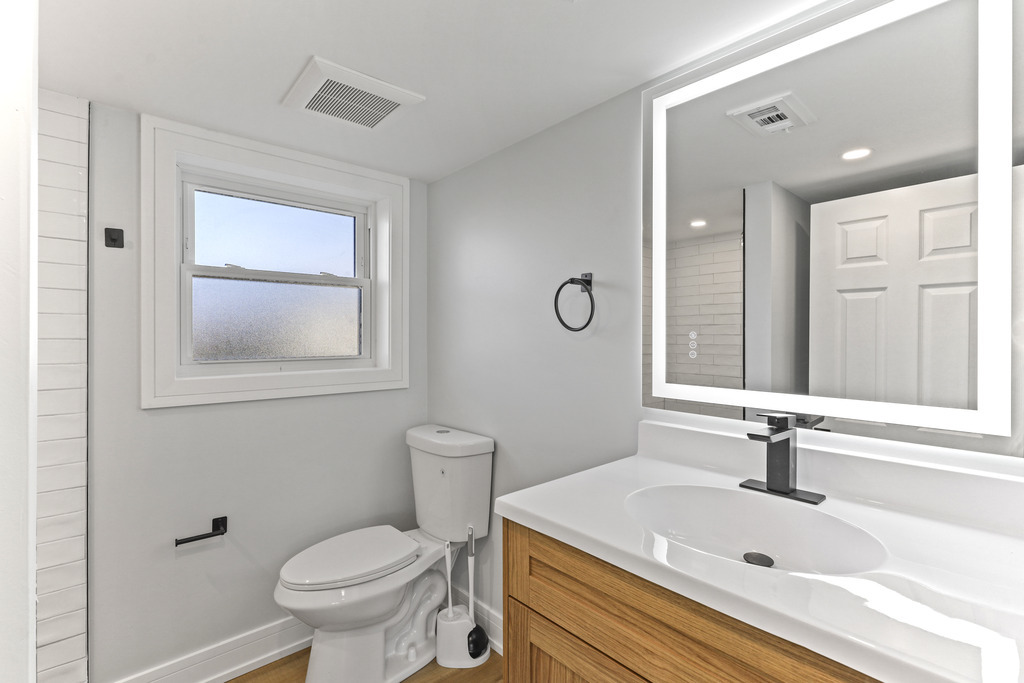 8409 Newland Avenue, Burbank, IL 60459