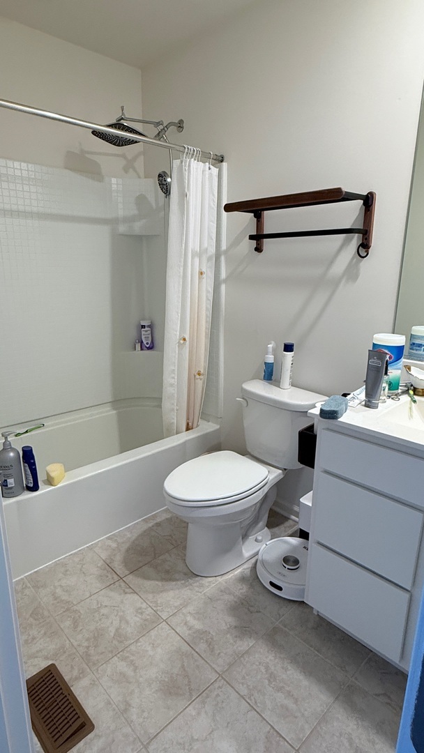 2008 Yellowstone Boulevard #2008, Mundelein, IL 60060