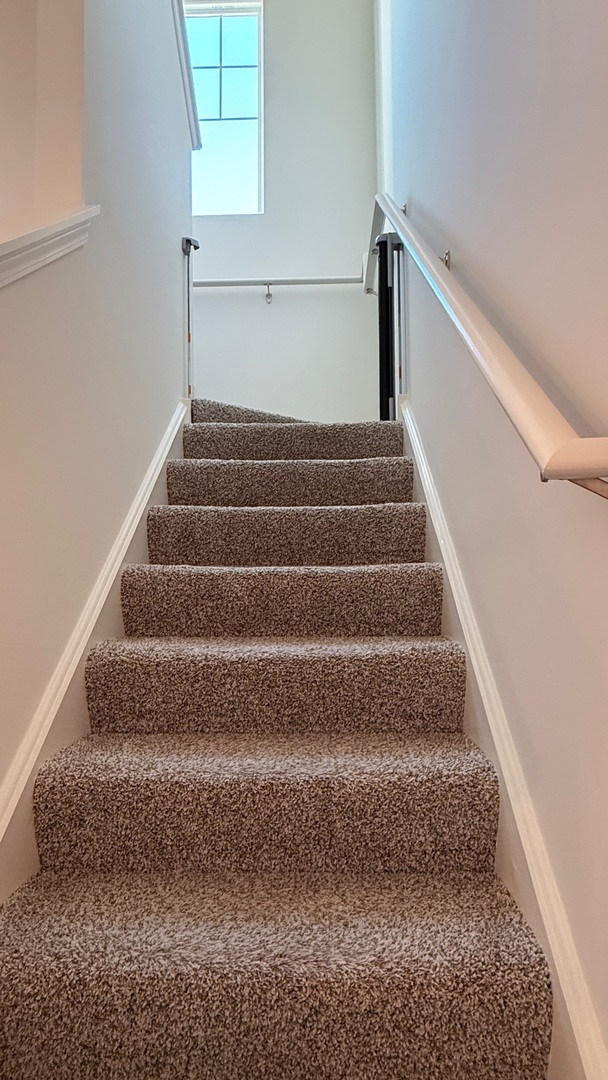 2008 Yellowstone Boulevard #2008, Mundelein, IL 60060