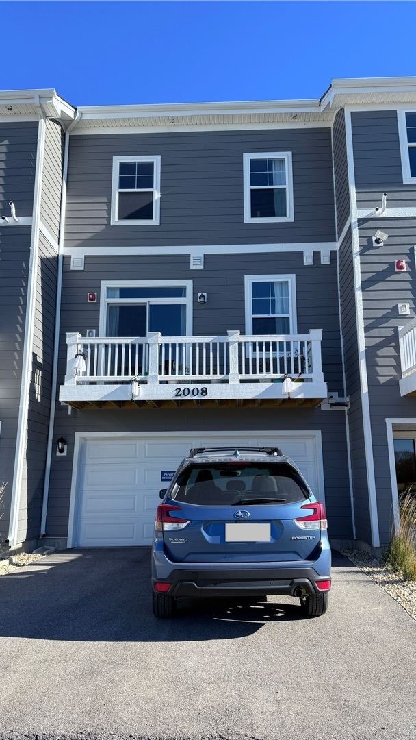 2008 Yellowstone Boulevard #2008, Mundelein, IL 60060