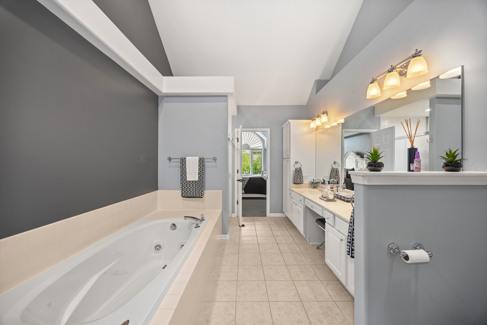 842 N Maple Avenue, Palatine, IL 60067