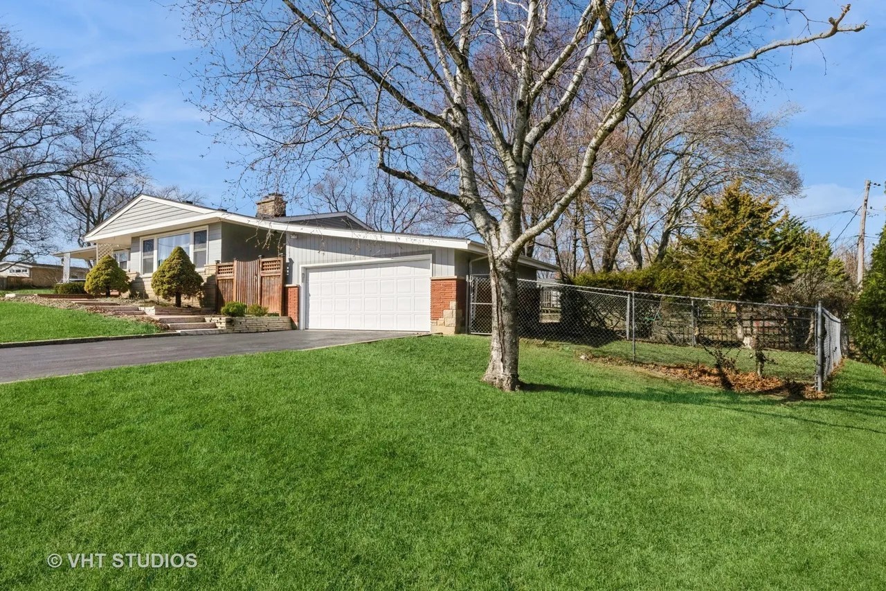 942 Raleigh Road, Mundelein, IL 60060