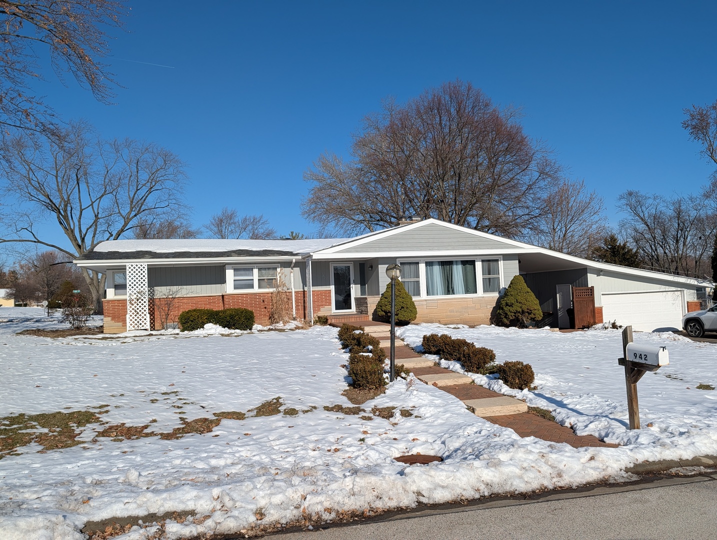 942 Raleigh Road, Mundelein, IL 60060