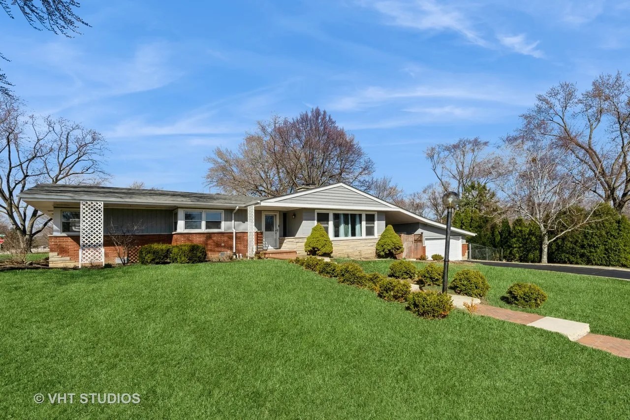 942 Raleigh Road, Mundelein, IL 60060