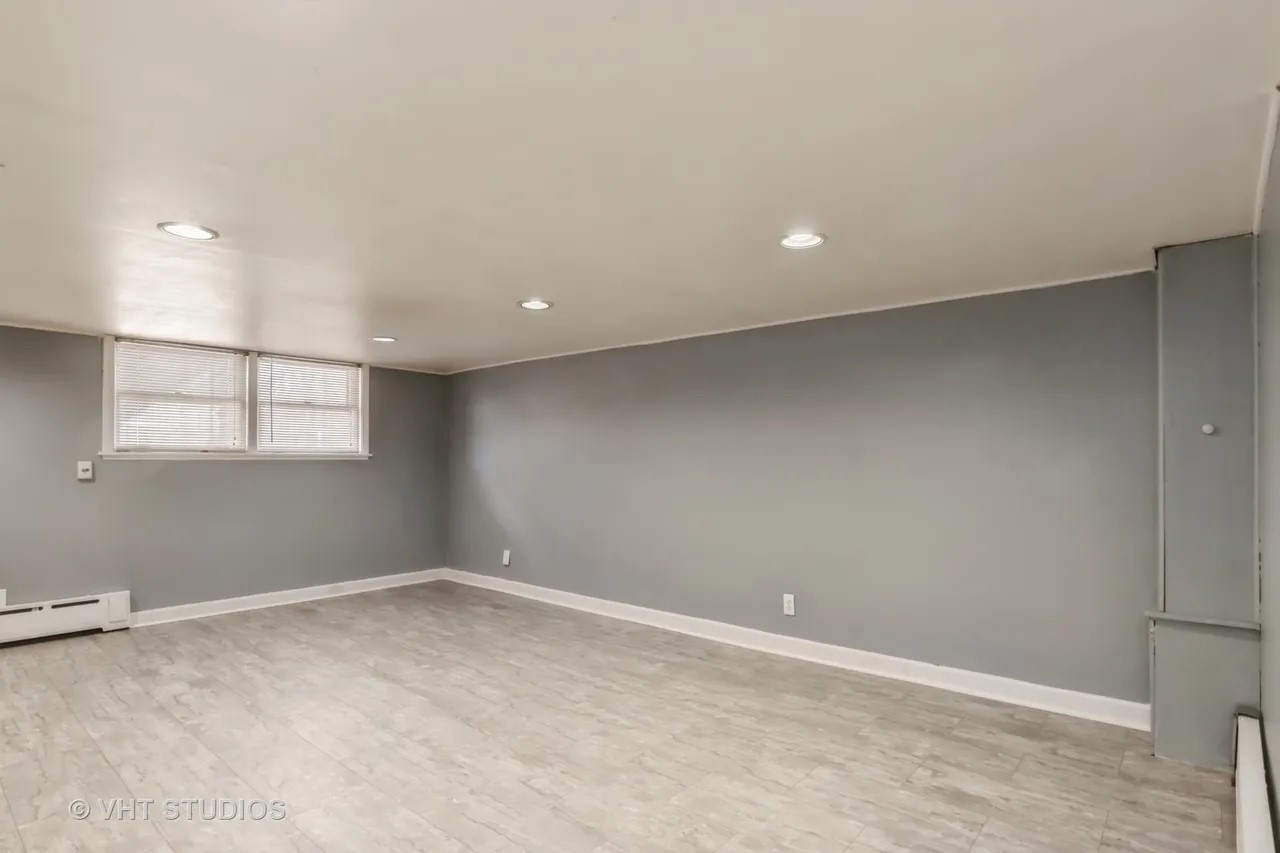 942 Raleigh Road, Mundelein, IL 60060