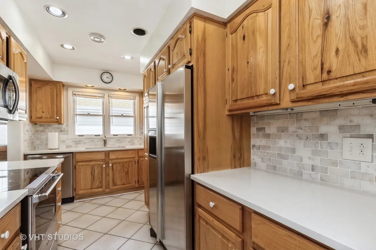 942 Raleigh Road, Mundelein, IL 60060