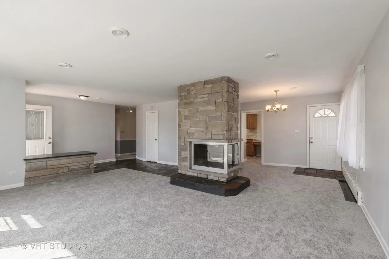 942 Raleigh Road, Mundelein, IL 60060