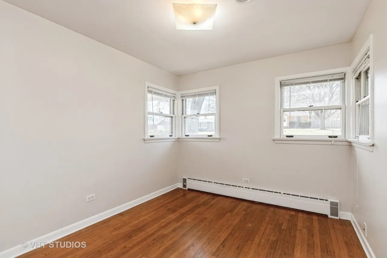 942 Raleigh Road, Mundelein, IL 60060