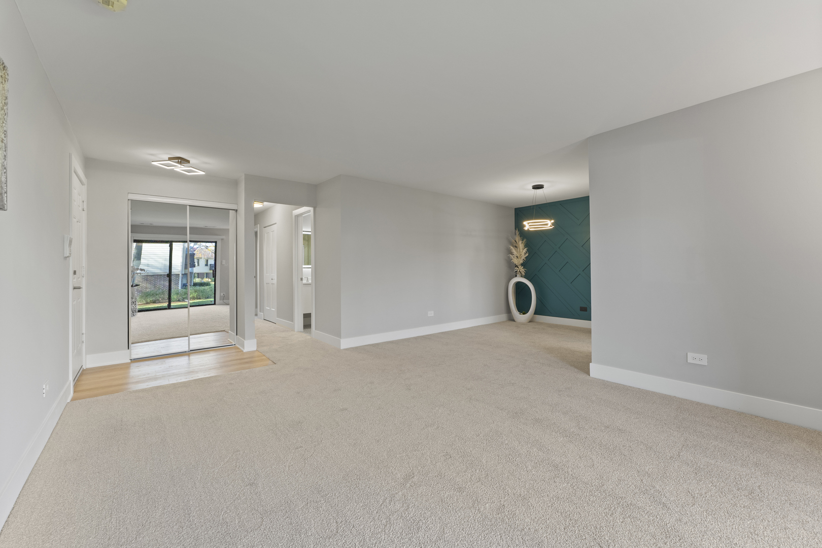 813 E Carriage Lane #5, Palatine, IL 60074