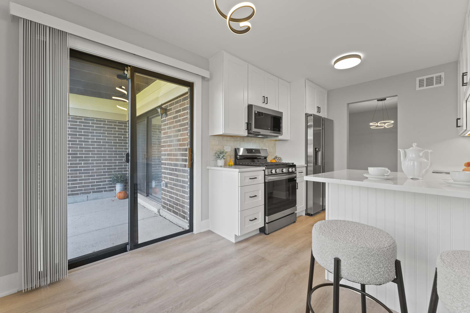 813 E Carriage Lane #5, Palatine, IL 60074