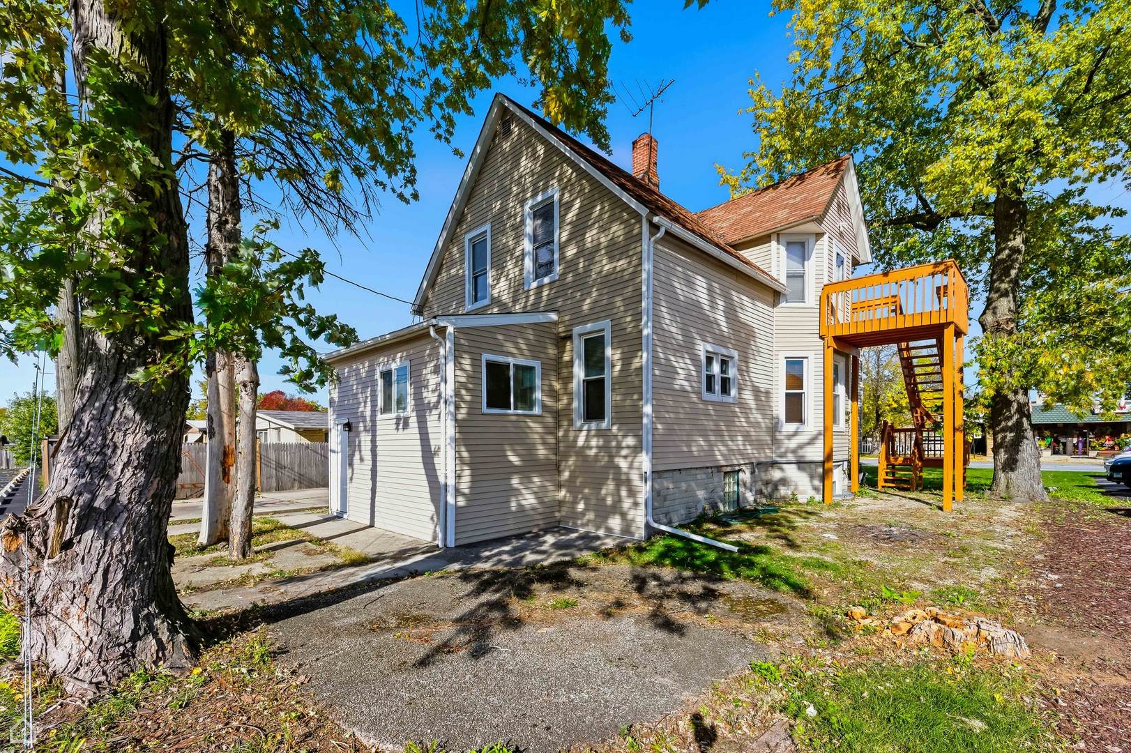 7635 W Foster Avenue #1, Chicago, IL 60656