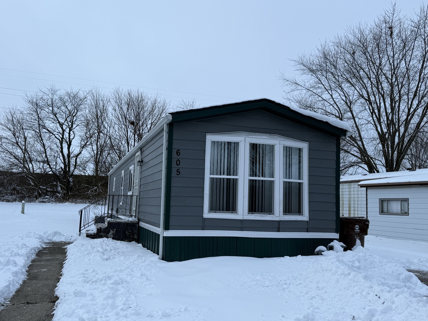 605 Tanglewood Road, Matteson, IL 60443