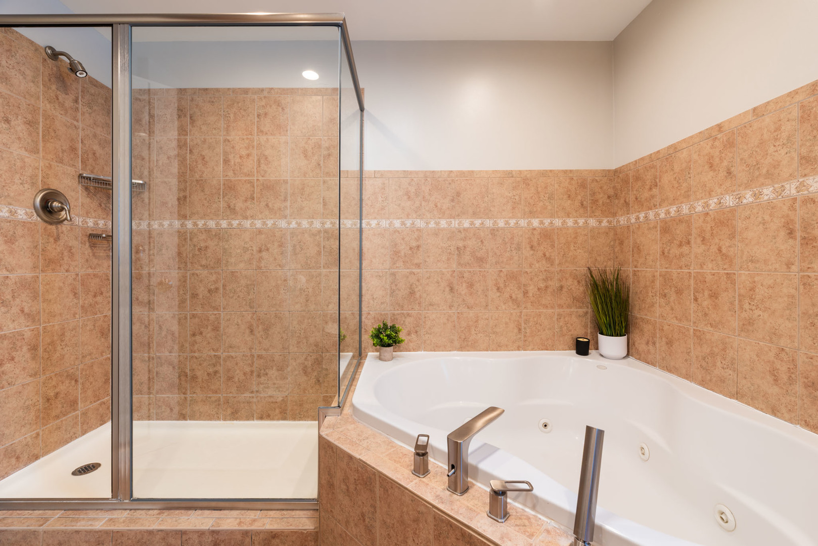 329 Montclare Lane, Wood Dale, IL 60191