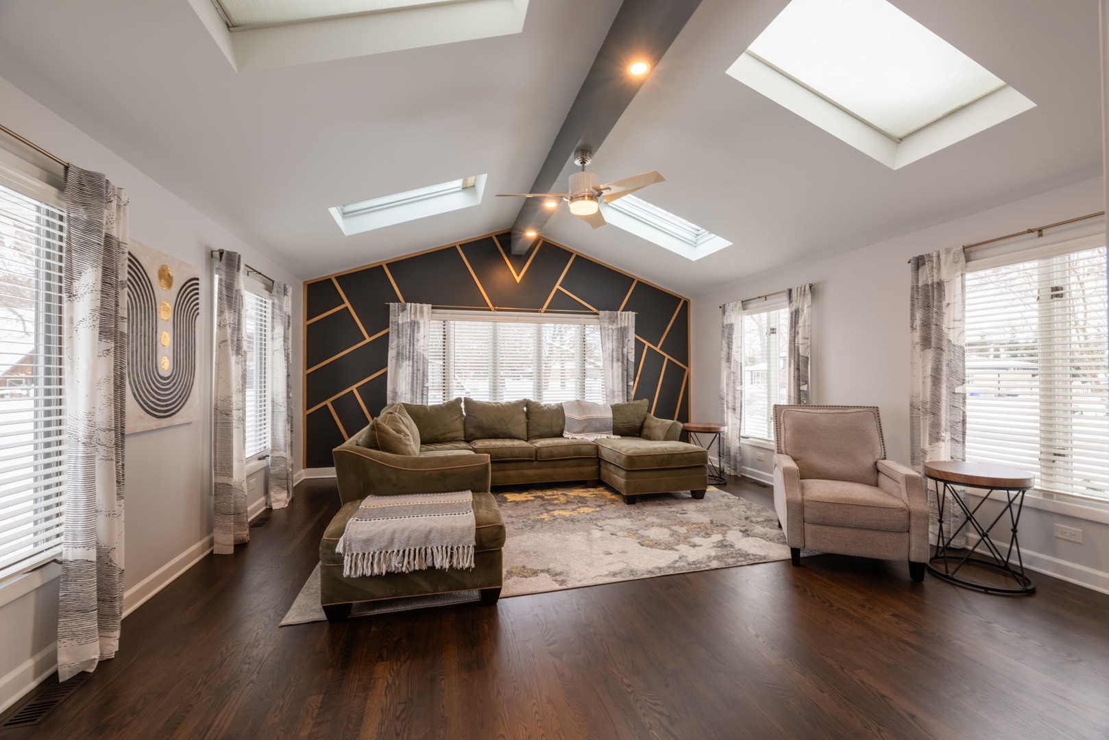 329 Montclare Lane, Wood Dale, IL 60191