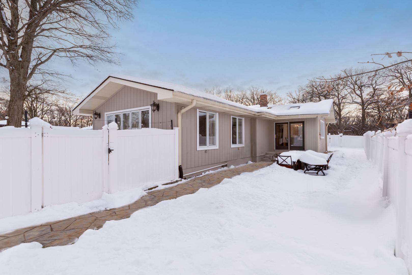 329 Montclare Lane, Wood Dale, IL 60191