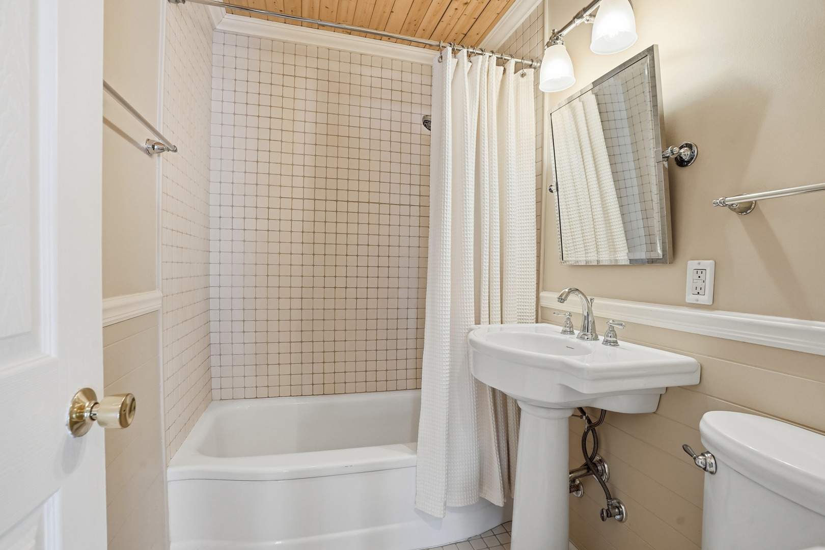 2451 Hawthorne Road, Homewood, IL 60430